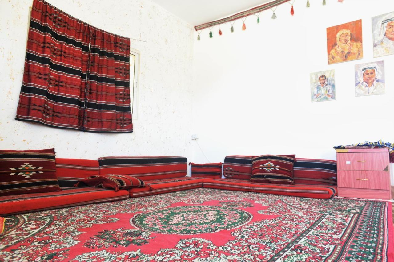 Bed and Breakfast Happy Bedouin House Petra Al Hayy Exterior foto