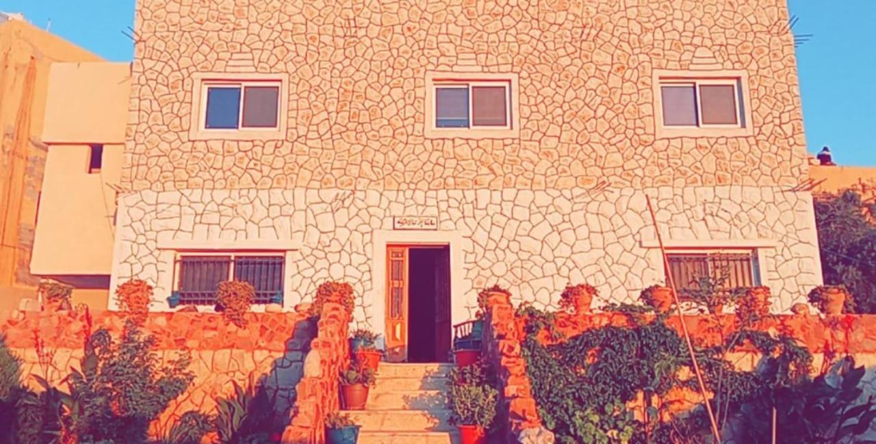 Bed and Breakfast Happy Bedouin House Petra Al Hayy Exterior foto