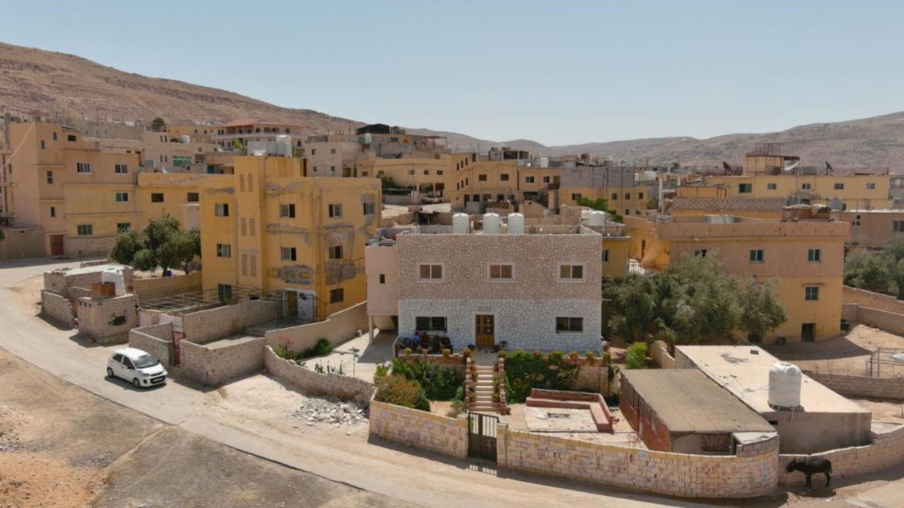 Bed and Breakfast Happy Bedouin House Petra Al Hayy Exterior foto