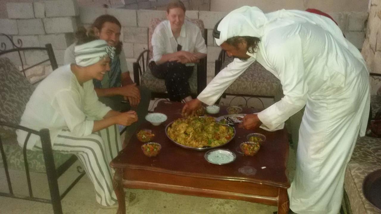 Bed and Breakfast Happy Bedouin House Petra Al Hayy Exterior foto